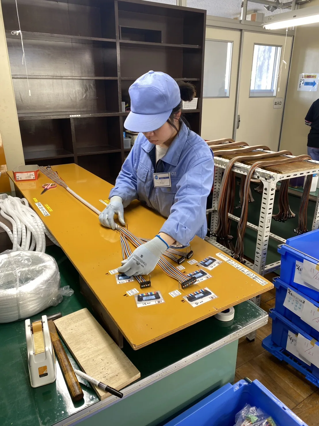 ハーネスと端子の作業